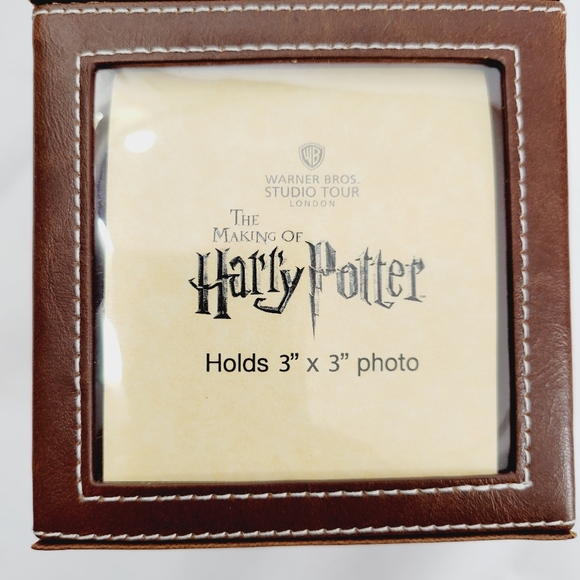 Warner Bros.  The Making of HarryPotter Gryffindor Cube Photo Frame NIB - Picture 2 of 7
